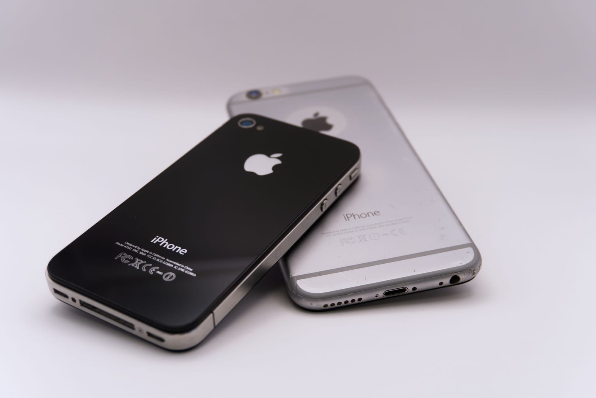 Apple acusa ex-funcionário de roubar segredos para ajudar OpenAI